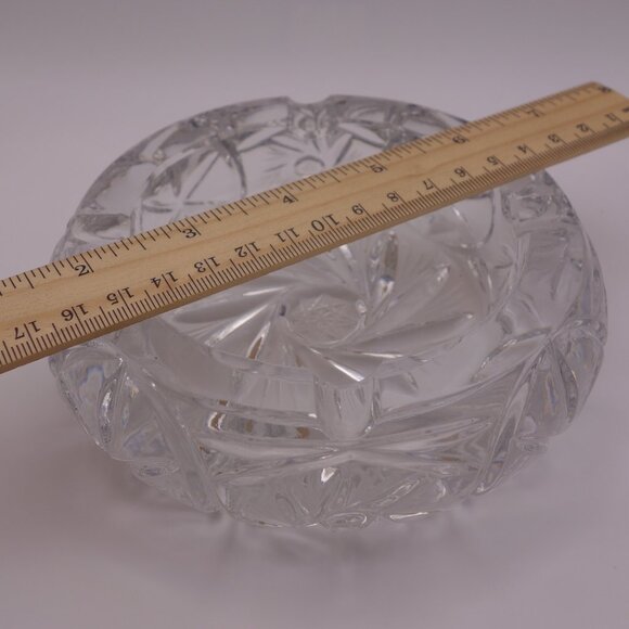 Circle Ash Tray with Pinwheel Pattern & Some Weight To It! - Picture 8 of 16